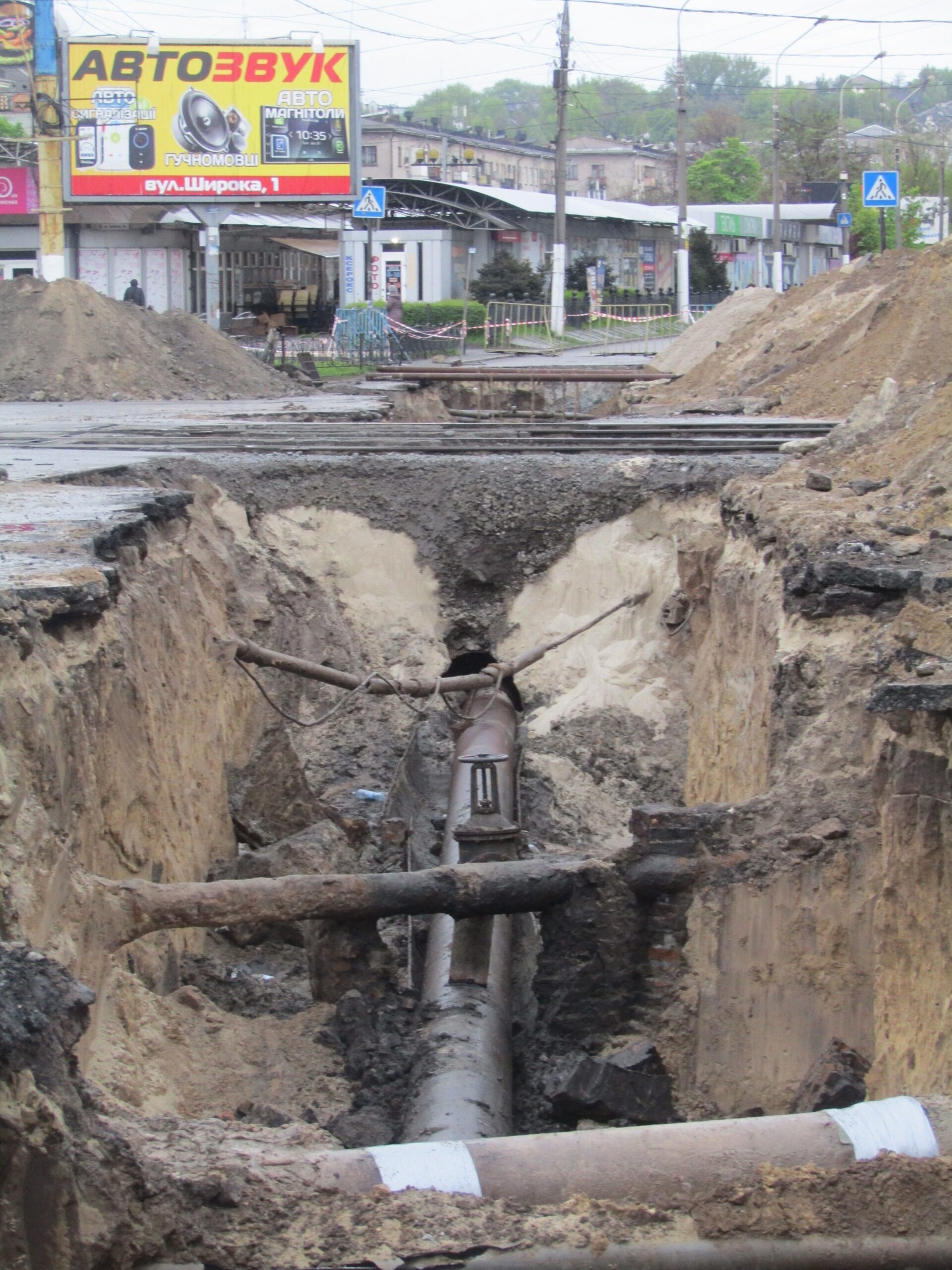 Ремонт водогону в центрі Кам’янського наближається до фіналу - ФОТО