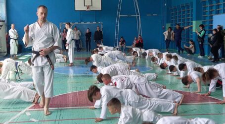 Каратистів в Кам’янському атестував столичний майстер
