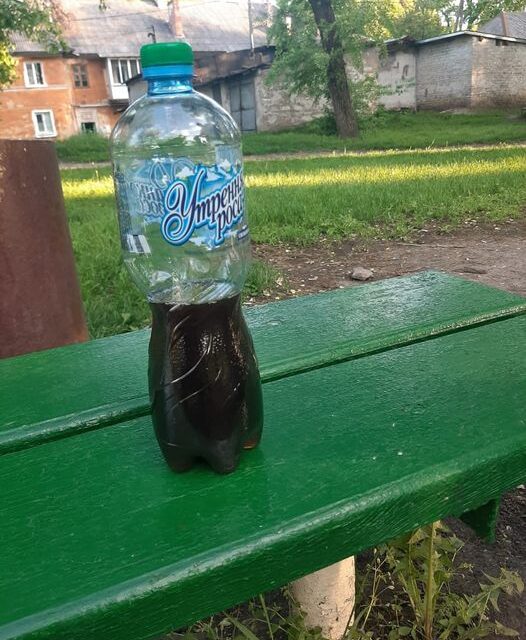 У Кам’янському затримали чоловіка з пляшкою наркотиків, який ображав перехожих
