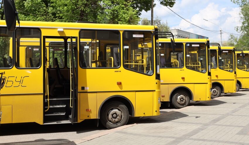 Кам’янський район отримав нові шкільні автобуси