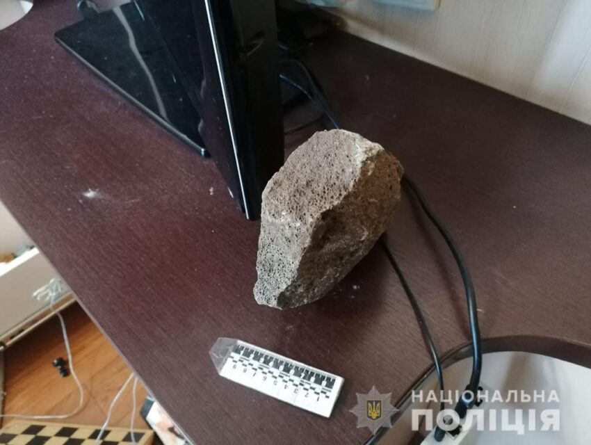 У Дніпрі чоловік пограбував дім та побив дитину