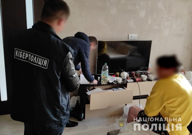 Юнаки з Дніпра ошукали іноземців на мільйони гривень