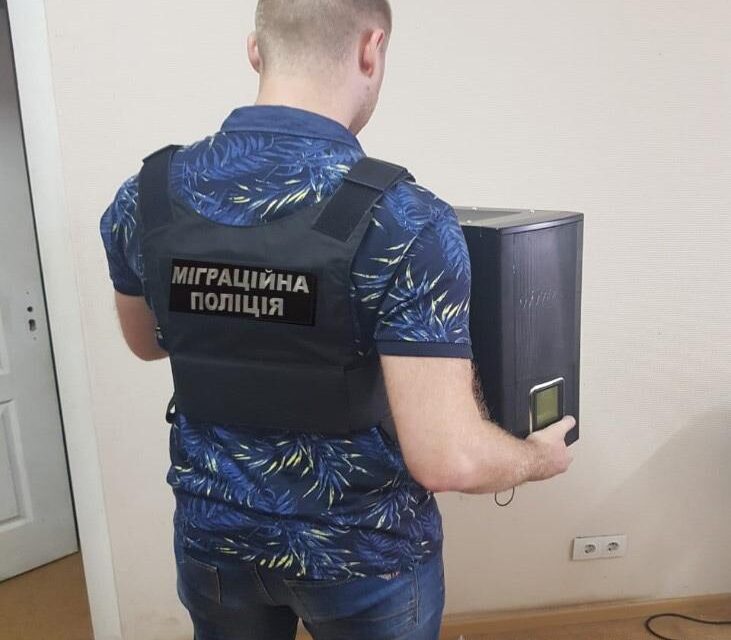 На Дніпропетровщині чоловік і жінка розповсюджували дитячу порнографію