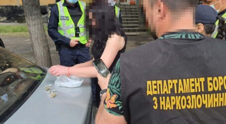На Дніпропетровщині затримали молоду наркозбувачку