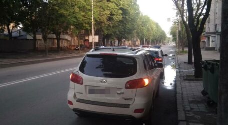 Заштовхали у багажник та вимагали повернути неіснуючий борг: на Дніпропетровщині затримали групу вимагачів
