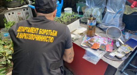 У Кам’янському правоохоронці виявили наркопритон