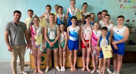 Юные гимнасты Каменского успешно выступили на Чемпионате области