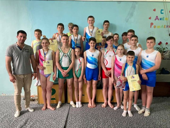 Юные гимнасты Каменского успешно выступили на Чемпионате области