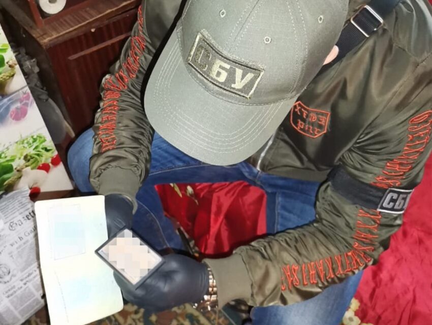 Мешканка Дніпра протягом року незаконно легалізувала бойовиків «ДНР» в Україні