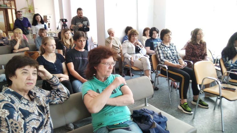 «Іншу тину» слухали мешканці Кам’янського на концерті в бібліотеці - ФОТО