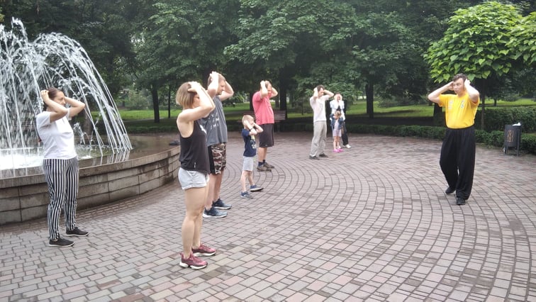 Заняття з цигун почались в центральному парку Кам’янського - ФОТО