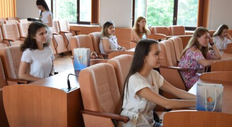 Молодь Кам’янського відзначила 25-у річницю Конституції України