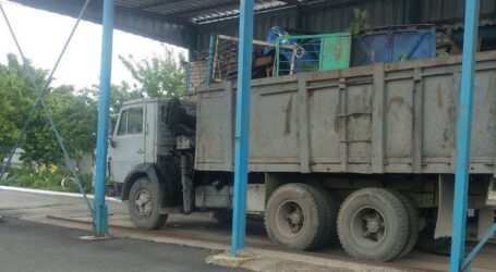 Повну вантажівку незаконно перевезенного металобрухту зупинили на Дніпропетровщині