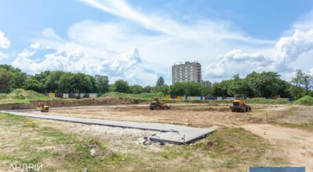 У Кам’янському відновили будівництво льодової арени