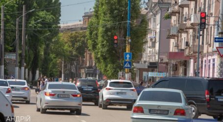 У Кам’янському на майдані Героїв почали працювати світлофори
