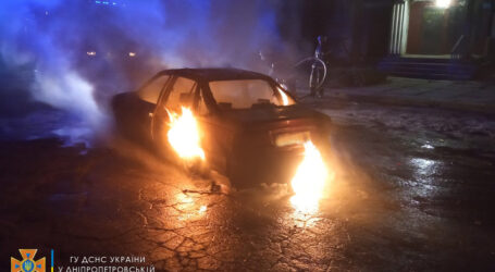 У Кам’янському горів автомобіль