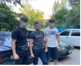 На Дніпропетровщині поліцейський підозрюється у зберіганні вогнепальної зброї та боєприпасів