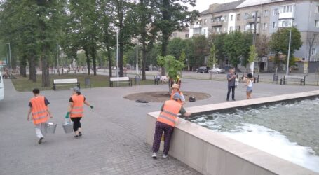 Генеральне прибирання в сквері центрального проспекту Кам’янського