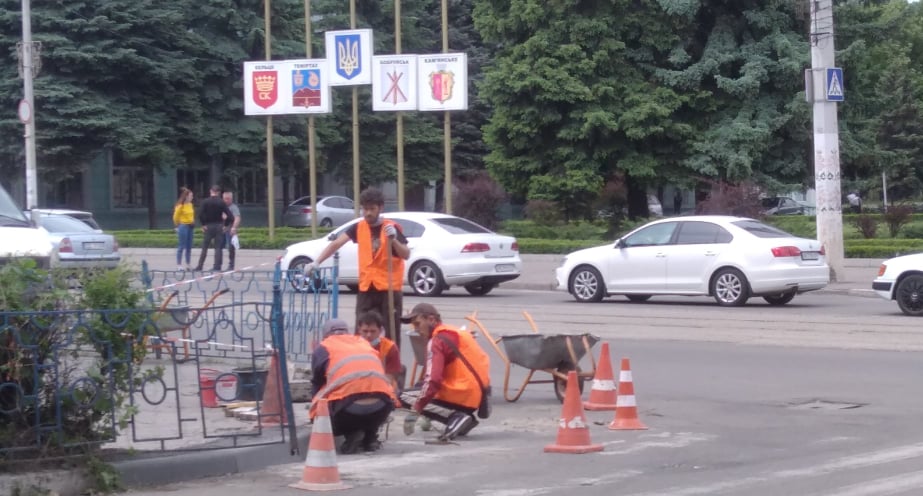 Ремонти комунальних будівель та тротуарів планує міськрада Кам’янського - ФОТО