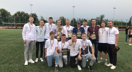Кам’янський «Дзержинець» – найкраща футбольна команда Дніпропетровської області у ІІ Лізі