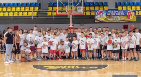 У Кам’янському на базі СК «Прометей» відбулося закриття першої зміни дитячого табору з баскетболу