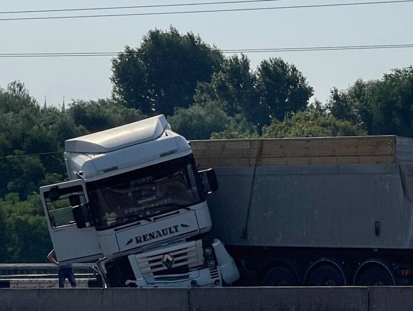 У Кам’янському п’яний водій спричинив ДТП на мосту