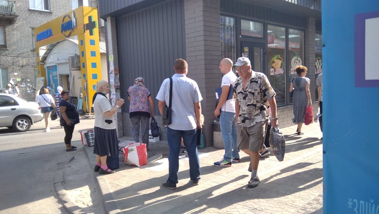 Безнадійну боротьбу зі стихією веде КП «Благоустрій» в Кам’янському - ФОТО