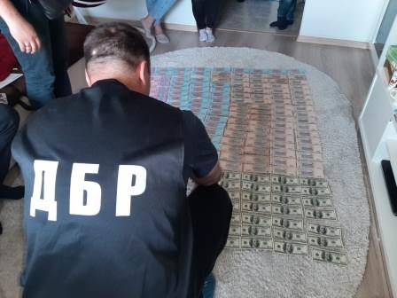 У Дніпрі співробітника СІЗО судитимуть за збут наркотиків