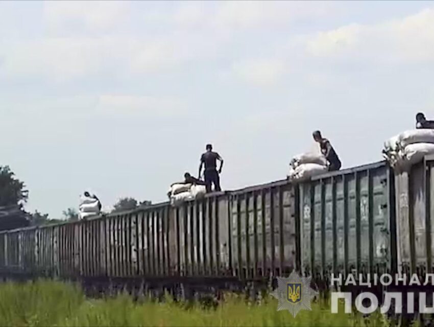 На Дніпропетровщині затримали злочинну групу, яка обкрадала вантажні потяги
