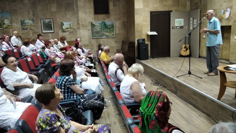 «Музейні посиденьки» збирають артистів-пенсіонерів в Кам’янському - ФОТО