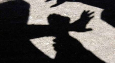 У Кам’янському двоє чоловіків пограбували підлітка та силоміць тримали його в авто
