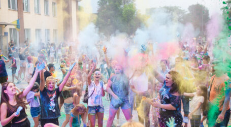 У центральному парку Кам’янського відбувся COLOR-fest