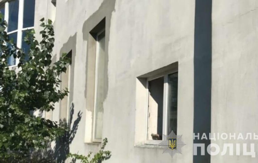 У Кам’янському чоловік пограбував СТО