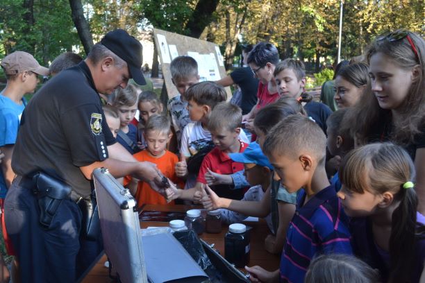 В Кам’янському поліцейські навчали дітей проводити розслідування - ФОТО
