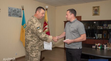 Міський голова Кам’янського Андрій Білоусов отримав нагороду за допомогу Збройним силам України
