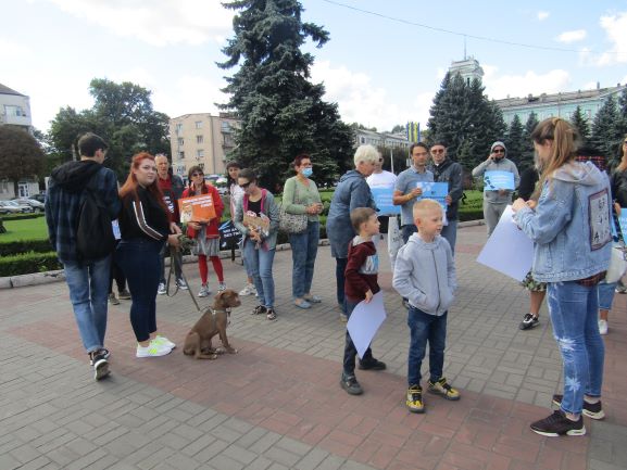 За права тварин маршували зоозахисники в Кам’янському - ФОТО