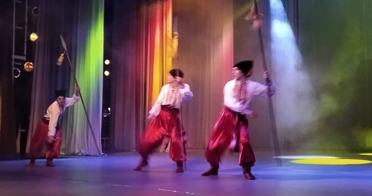 Що таке Україна, розповідали митці дітям Кам’янського - ФОТО