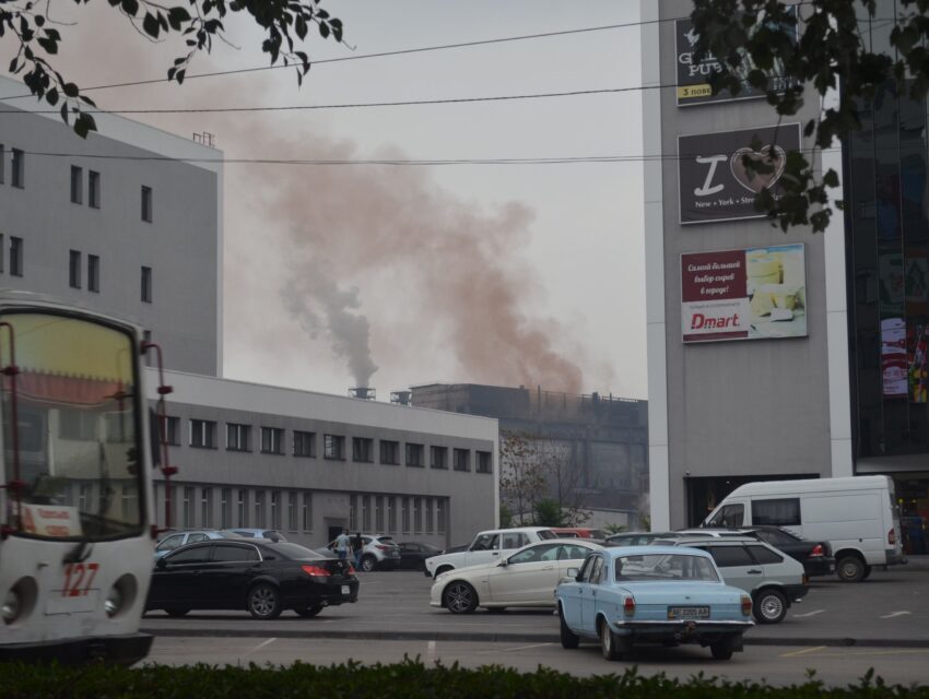 Самоврядування Кам’янського перевіряє екологічні дозволи ДКХЗ