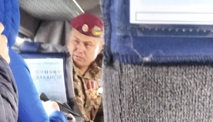 Лекцію про події на південному сході читав військовий пасажирам маршрутки в Кам’янському