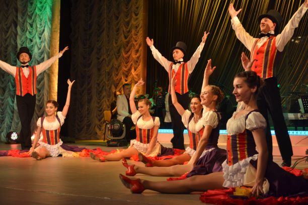 Театр Кам’янського почав сезон з вуличного дійства