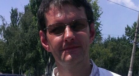 Безпритульні собаки атакували відомого художника в центрі Кам’янського