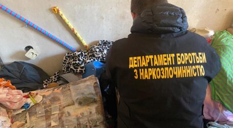 У Кам’янському у наркозбувача вилучили наркотики на майже 150 тисяч гривень