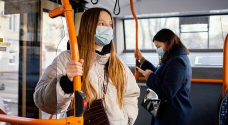 Коли вакцинованим українцям дозволять їздити у громадському транспорті без масок