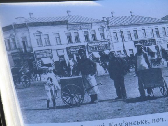 Подорож у часі найстаршим проспектом Кам’янського - ФОТО