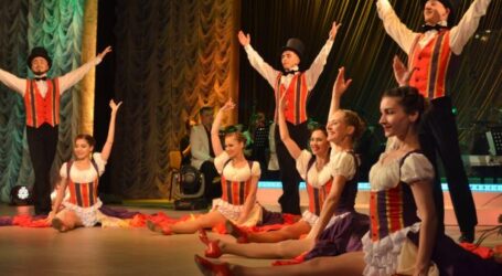 Театр Кам’янського почав сезон з вуличного дійства