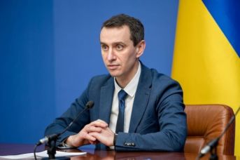 Заробітки українським лікарям влада підвищить, медзаклади - оптимізує - ФОТО