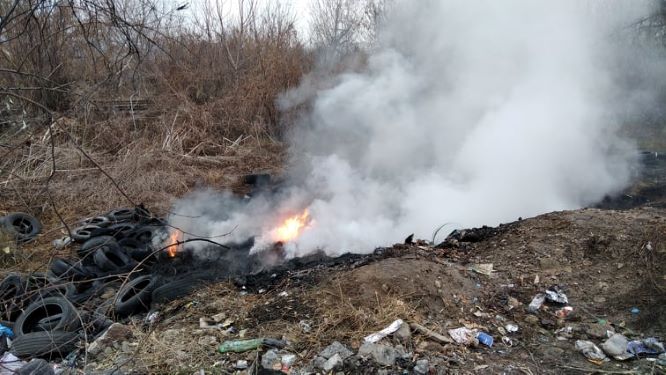 Хто палить автопокришки біля СТО «Америка» в Кам’янському - ФОТО
