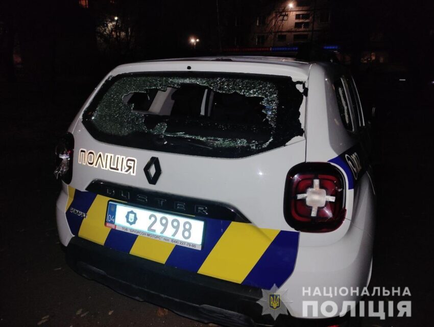 Чоловіку, який пошкодив поліцейський автомобіль, загрожує кримінальна відповідальність