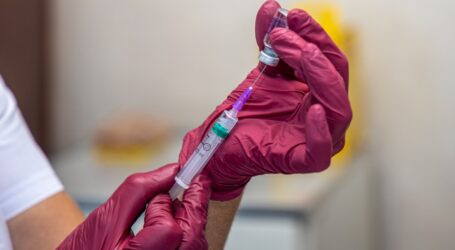 90% соцпрацівників Дніпропетровщини вакцинувалися від коронавірусу