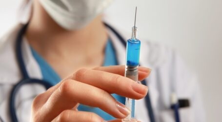 Відсьогодні невакцинованих працівників будуть відсторонювати від роботи